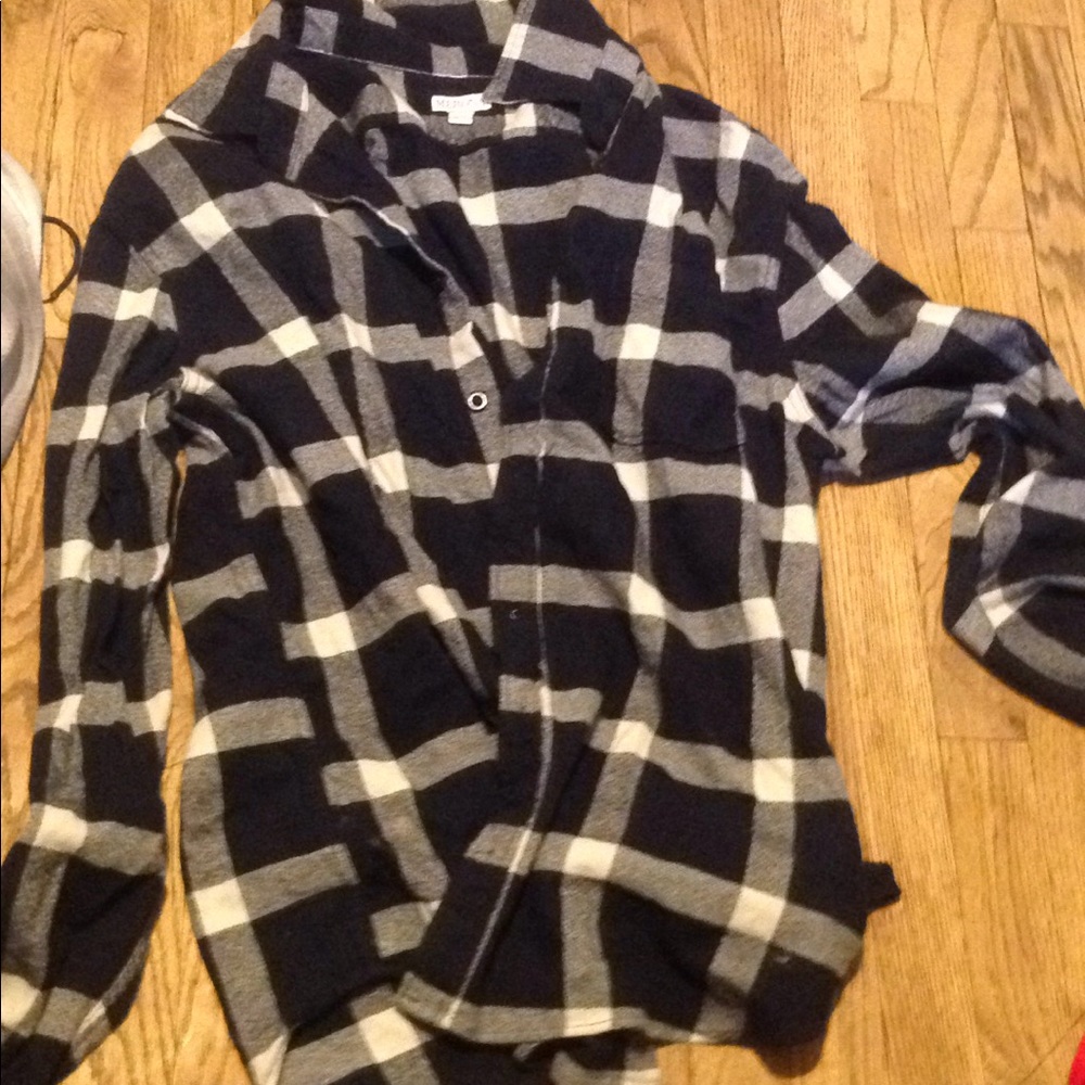 Long sleeve button down - Picture 2 of 2